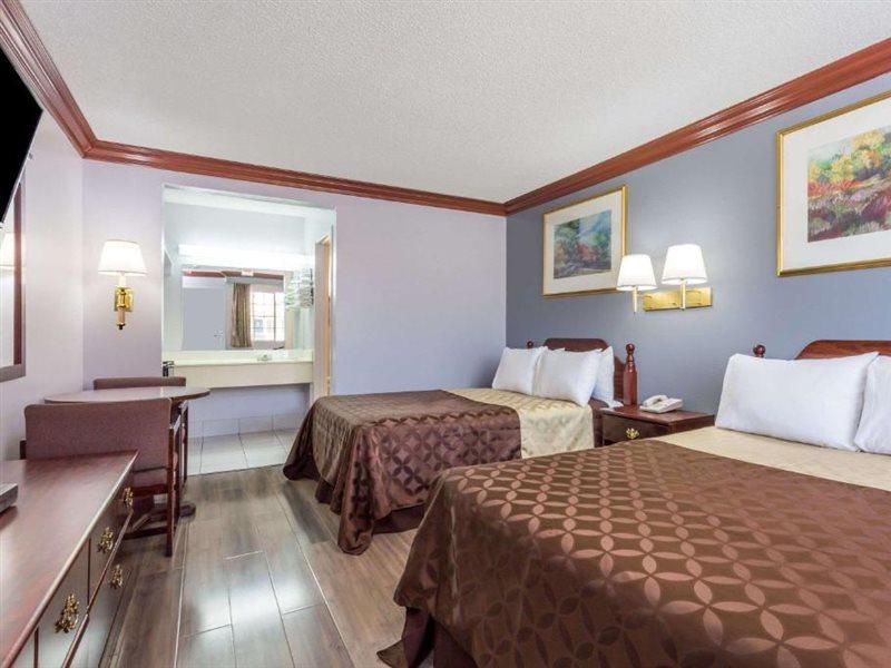 Rodeway Inn San Bernardino & Redlands Exterior photo
